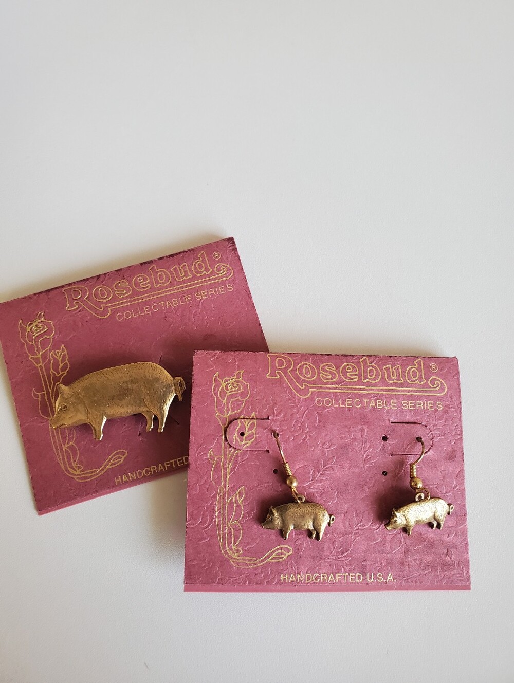 New Rosebud Pig Earrings And Brooch Set - Picture 2 of 10